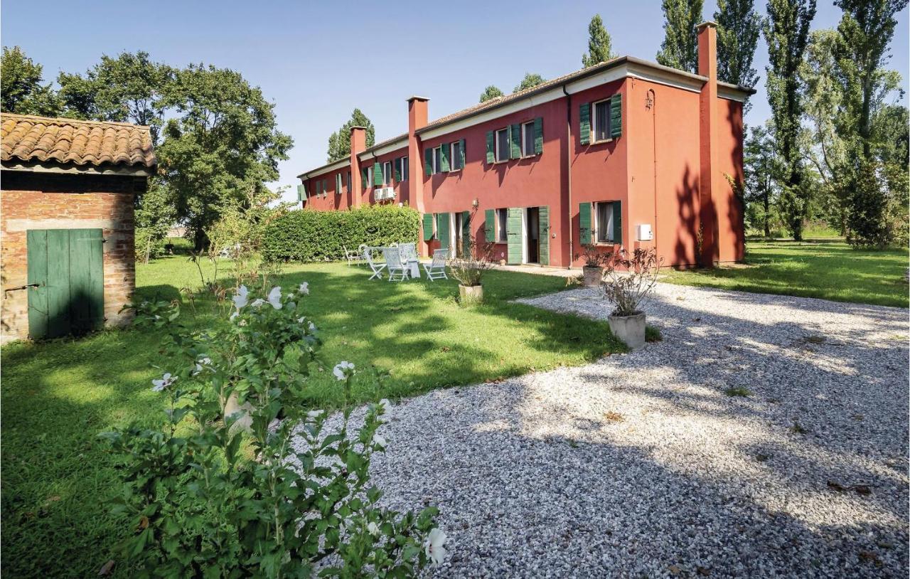 2 Bedroom Awesome Home In Taglio Di Po Ro Porto Viro Bagian luar foto