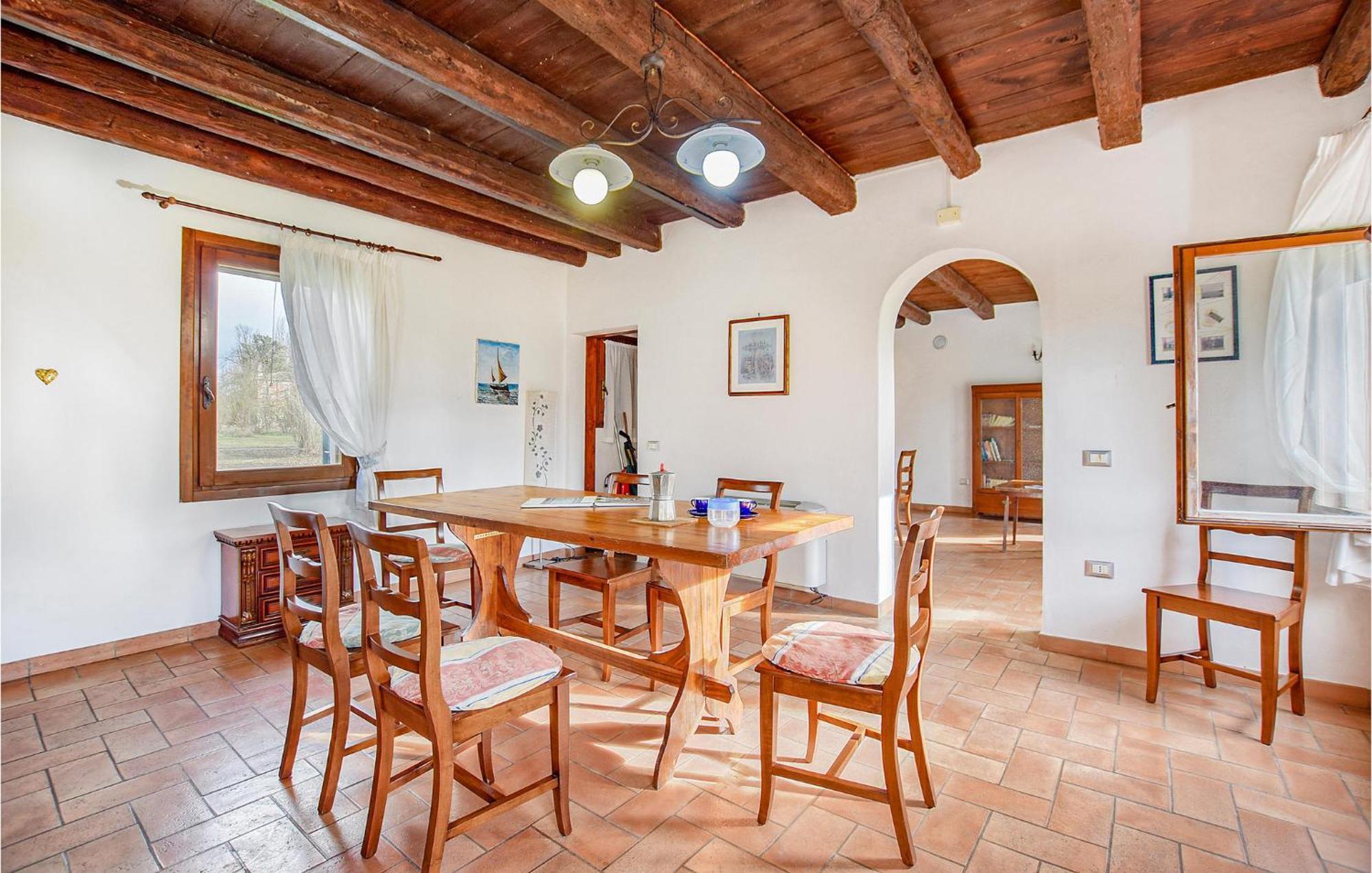 2 Bedroom Awesome Home In Taglio Di Po Ro Porto Viro Bagian luar foto